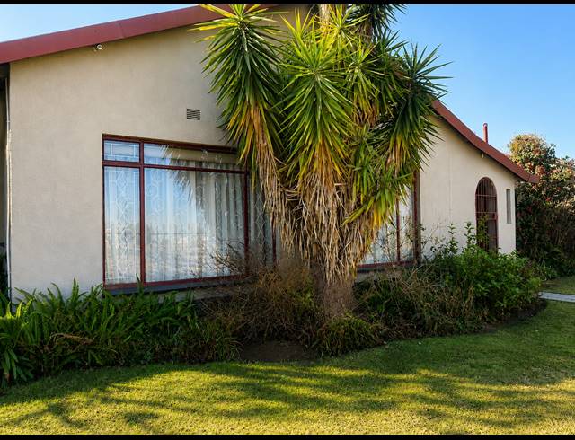 3 BEDROOM FREEHOLD FOR SALE IN VANDERBIJLPARK CE 5